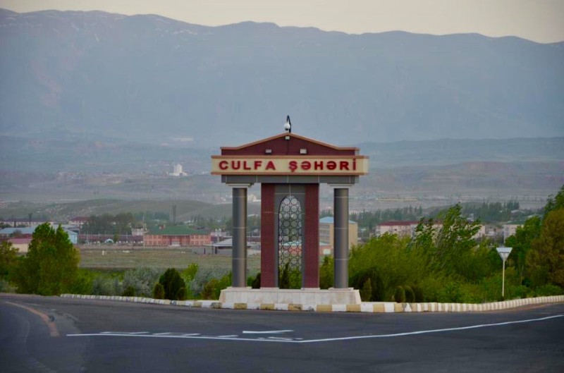 Culfada güclü küləyin zərər vurduğu binaların dam örtükləri bərpa olunur - FOTO