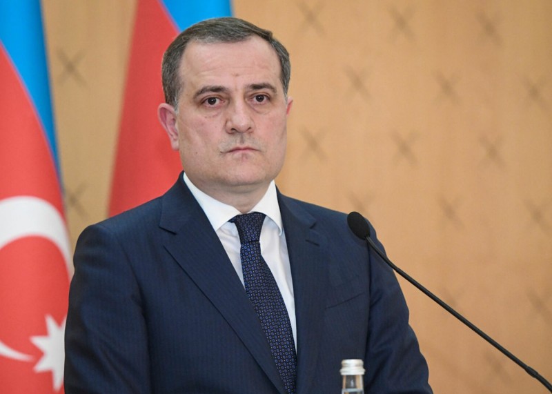 Ceyhun Bayramov pakistanlı həmkarı ilə müzakirə apardı
