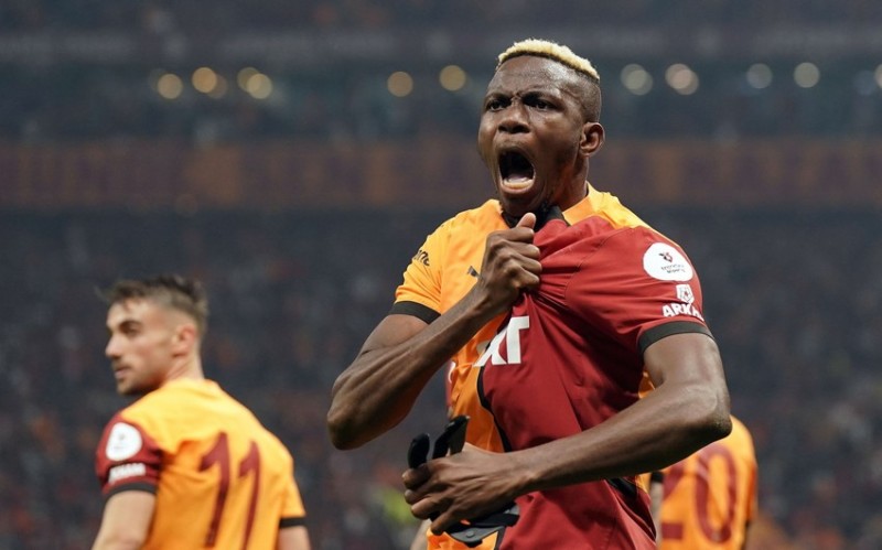  Qalatasaray Osimhenlə razılığa GƏLDİ