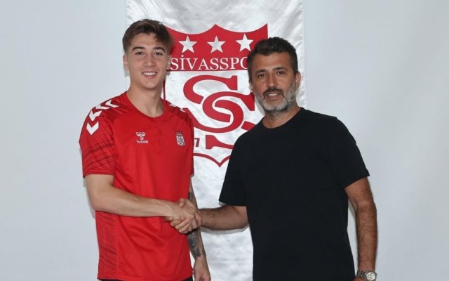 Millinin sabiq futbolçusu Türkiyə klubuna keçdi