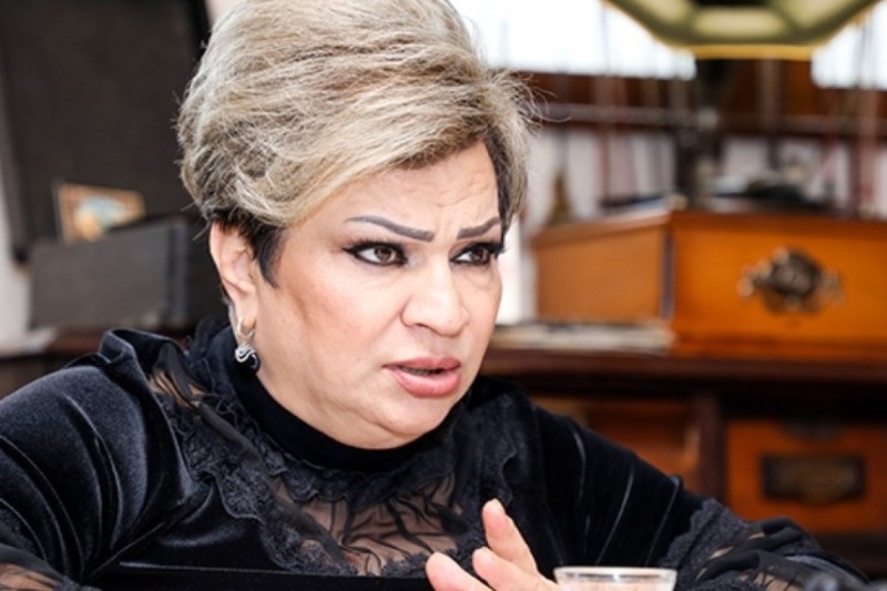 Aparıcılar onları reytinq üçün efirə çıxarıb, ələ salırlar