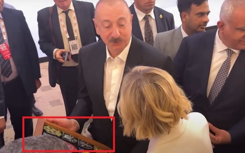Ukraynalı jurnalistdən İlham Əliyevə hədiyyə - VİDEO -FOTO