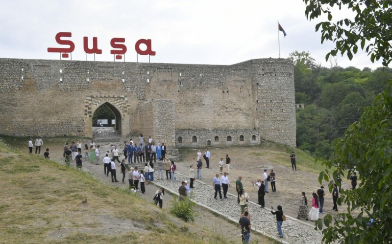 Qlobal Media Forumunun iştirakçıları Şuşa şəhərinin tarixi məkanları ilə tanış olublar