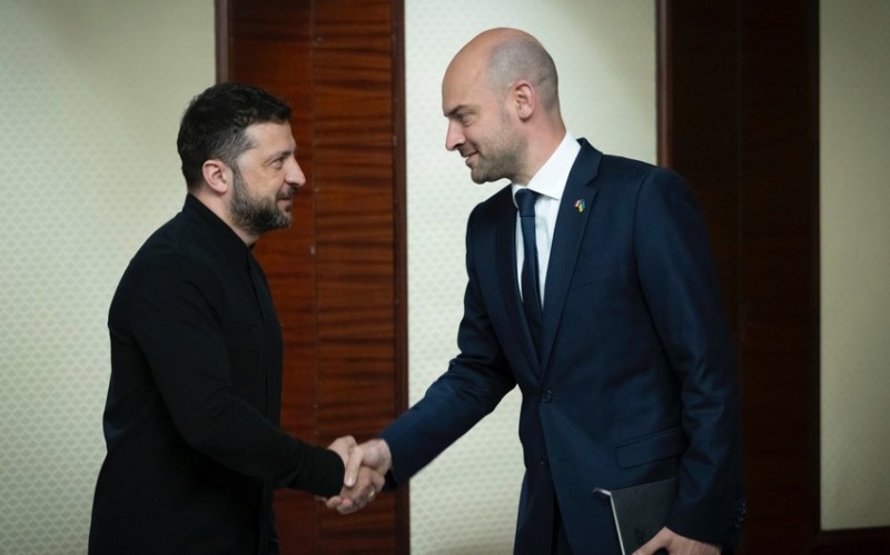 Zelenski: Barro ilə müdafiə sahəsində Fransa ilə birgə istehsalı müzakirə etdik