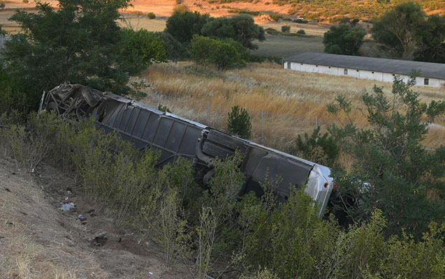 Türkiyədə avtobus aşıb - 27 yaralı