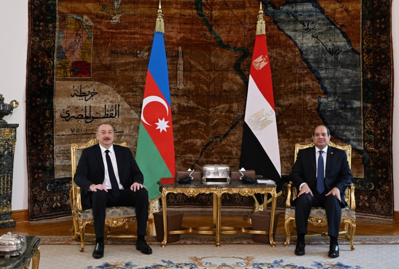 İlham Əliyev misirli həmkarını təbrik edib