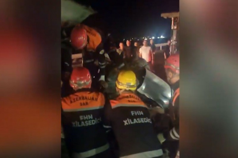 Ələtdə iki yük maşını toqquşub, xəsarət alan var - VİDEO