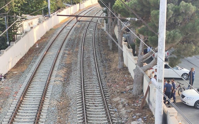 Dəmir yolu xətləri arasındakı tikililərə görə cinayət işi başlandı
