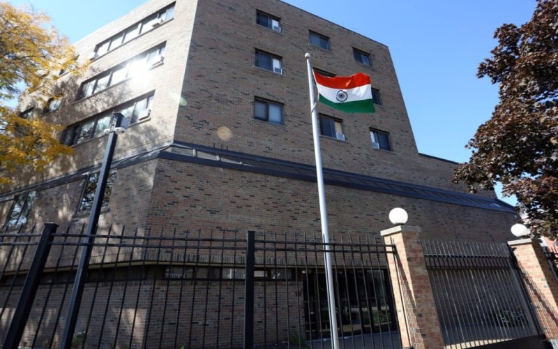 Saxta səfirlik binası açıb, özünü diplomat kimi tanıtdı
