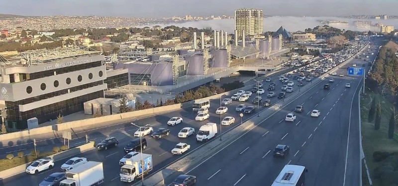 Bakının 4 prospektində tıxacdır - SİYAHI