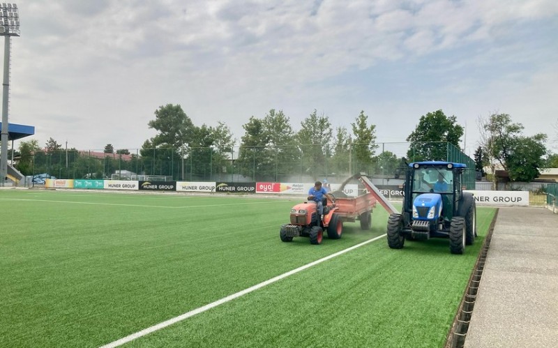 Tovuz stadionunun ot örtüyü dəyişdirilir
