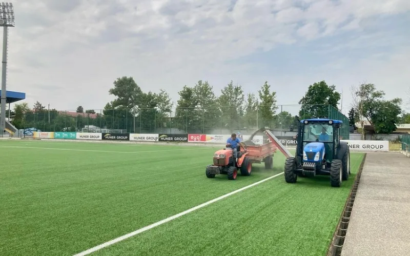 Tovuz stadionunun ot örtüyü dəyişdirilir