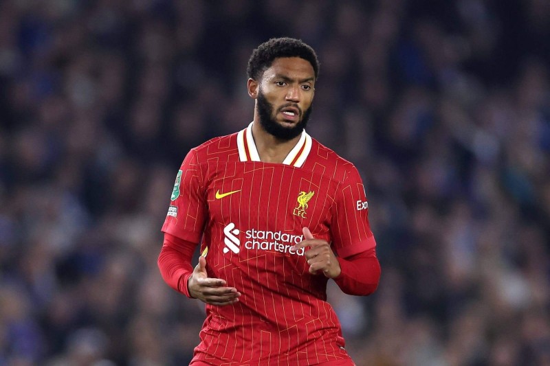 “Liverpul” klubunun müdafiəçisi zədələrək sıradan çıxıb