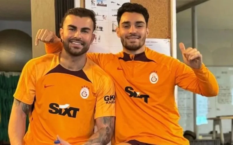 "Qalatasaray" iki futbolçusu ilə müqavilə müddətini uzadıb