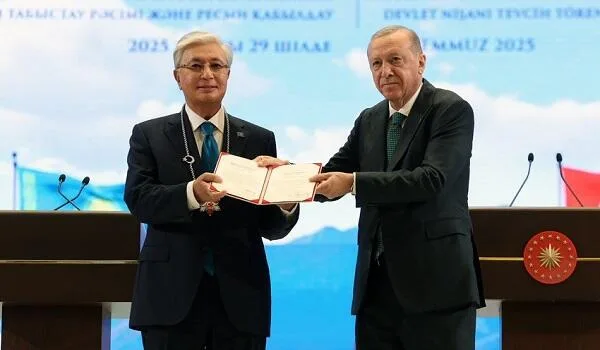 Tokayev Türkiyənin ən yüksək mükafatı ilə təltif olundu