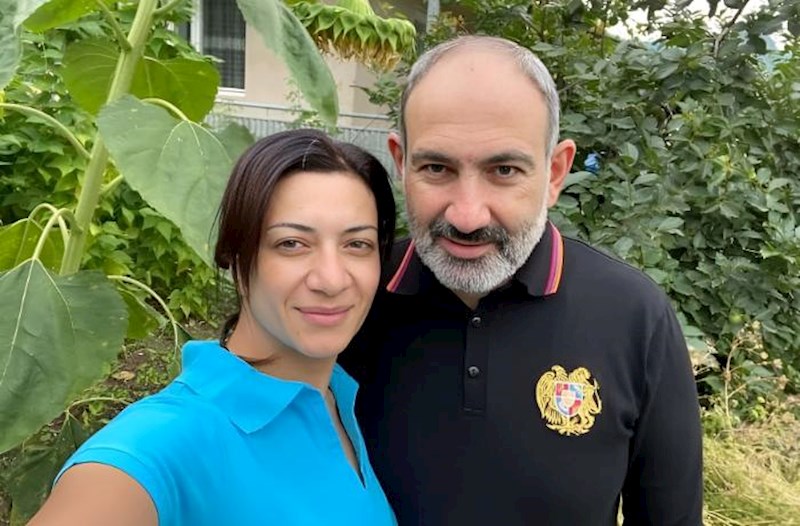 Paşinyanla Anna Akopyanın gənclik fotosu yayılıb - FOTO