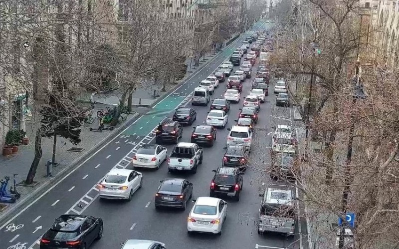 Bakıda cəmi 2 yolda tıxac var - SİYAHI