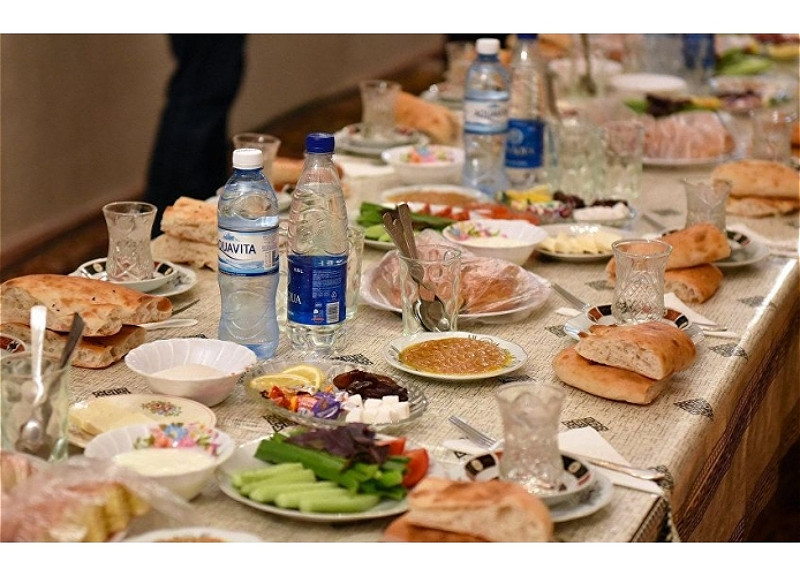 Daha bir şəhərdə yasda yemək verilməsi