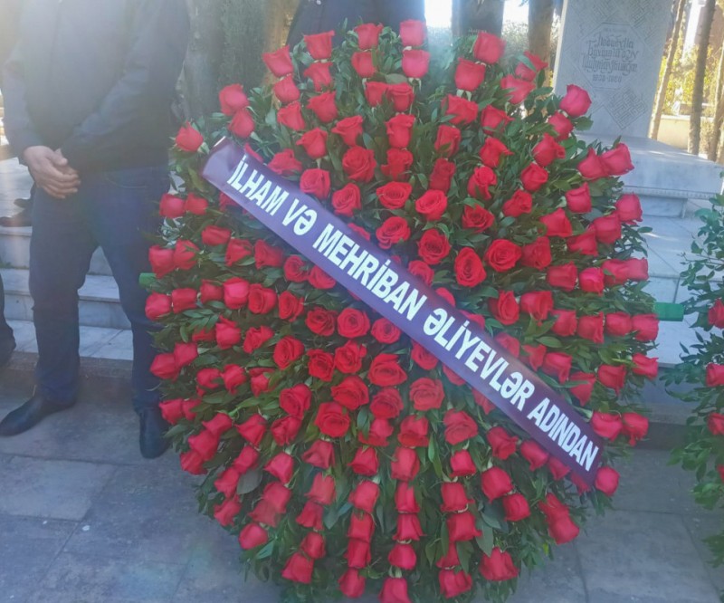 Prezident və xanımı Arif Babayevin vida mərasiminə əklil göndərib