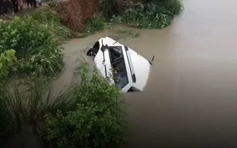 Hindistanda avtomobilin çaya aşması nəticəsində 11 nəfər ölüb