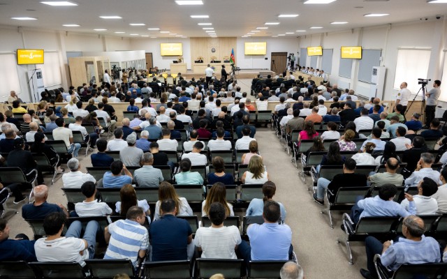 MƏHKƏMƏ: Babayanın evinin tikilməsinə məcbur edilib, dişləri çıxarılıb