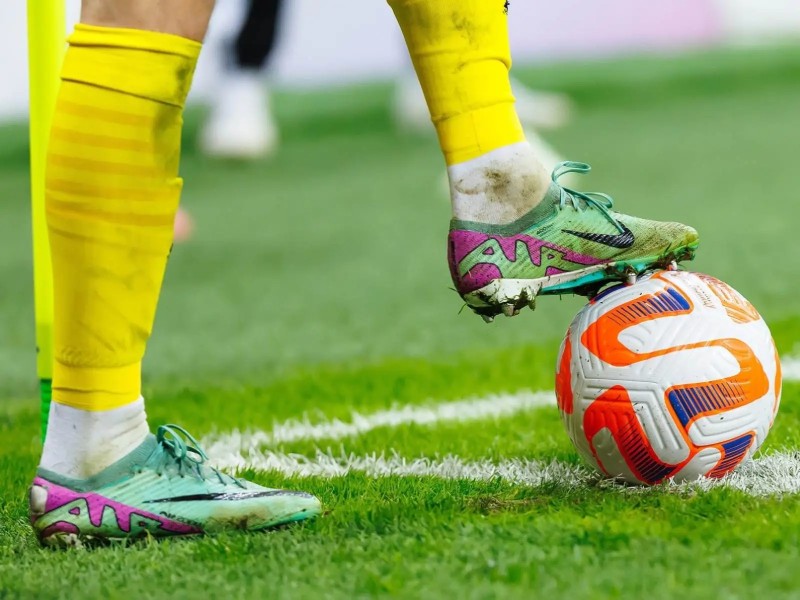 Supermarketdən oğurluq edən futbolçunun müqaviləsinə xitam verilib