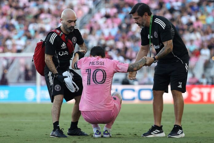 Messi sağ ayağından zədə alıb
