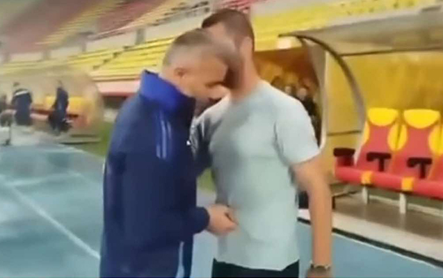 Qurban Qurbanov keçmiş futbolçusunun qarnı ilə zarafatlaşdı - Bu nədi, ə?- VİDEO