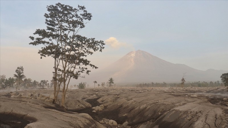 Semeru vulkanında iki püskürmə qeydə alınıb