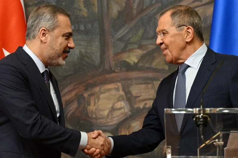 Fidan və Lavrov arasında telefon danışığı olub