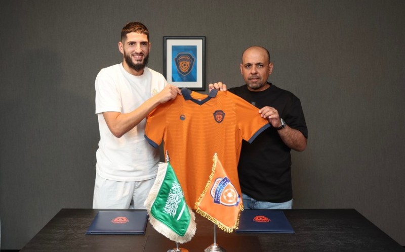 Qarabağdan ayrılan Benzia bu klıuba keçdi