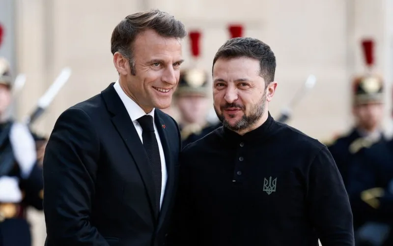 Makron Zelenski ilə müzakirə apardı