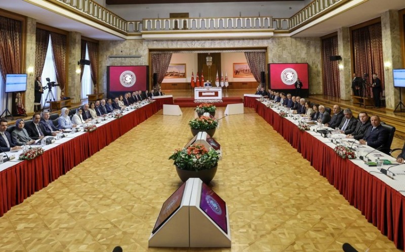 MİT rəhbəri TBMM komissiyasının iclasına dəvət edilib