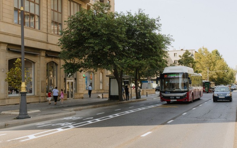 Hüseyn Cavid prospektində mikromobillik zolağı genişləndirilib
