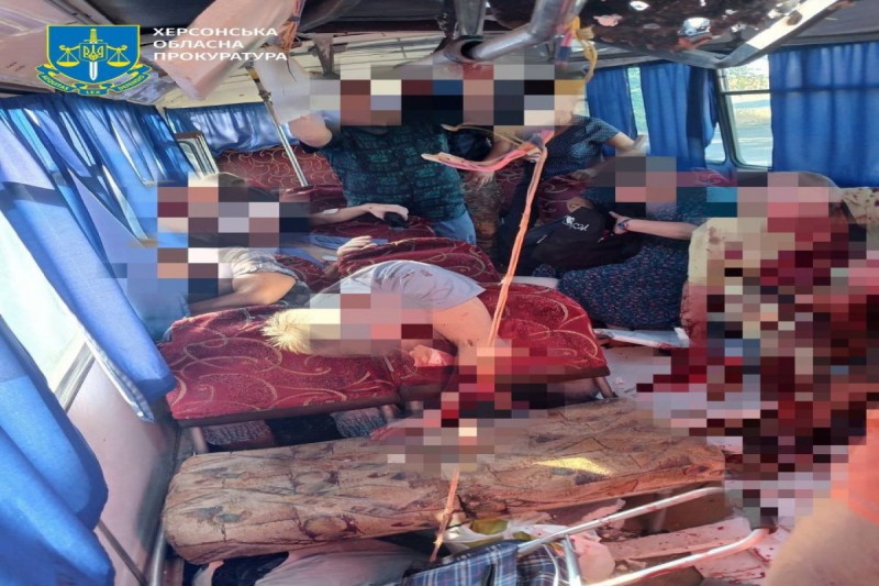 Rusiyanın Xersonda mikroavtobusa hücum etdi - 2 ölü, 16 yaralı