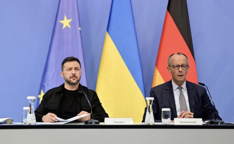 Zelenski: Trampla söhbətdə ərazi məsələləri müzakirə olunub