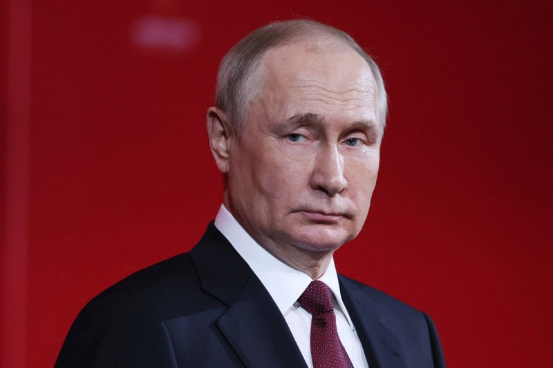 Putin Trampla görüşlə bağlı müşavirə keçirib
