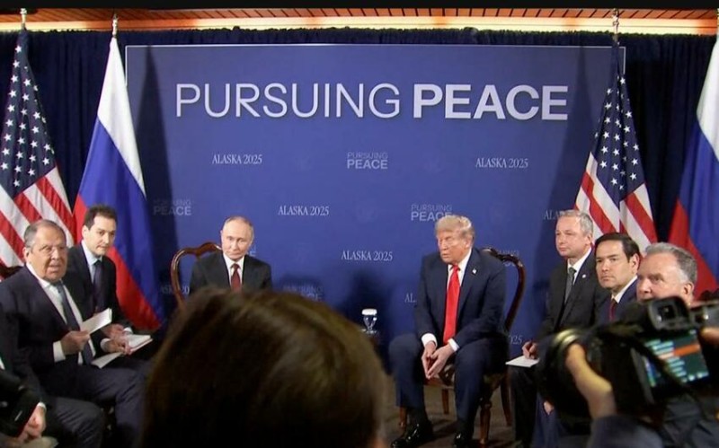 Tramp-Putin görüşü başladı - VİDEO