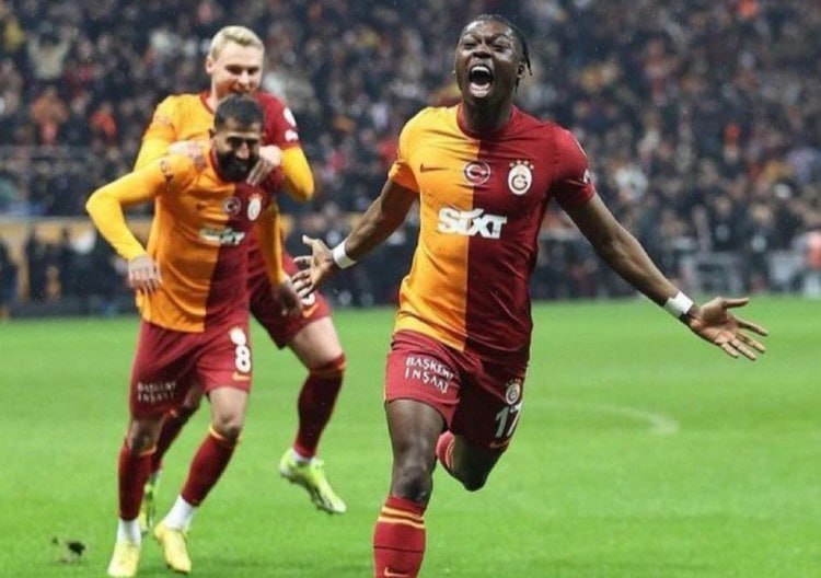 “Qalatasaray”ın futbolçusu Almaniya klubuna keçir