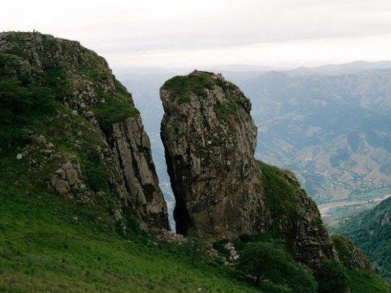 Kəlbəcərdə BƏDBƏXT HADİSƏ: Qayadan yıxılaraq öldü