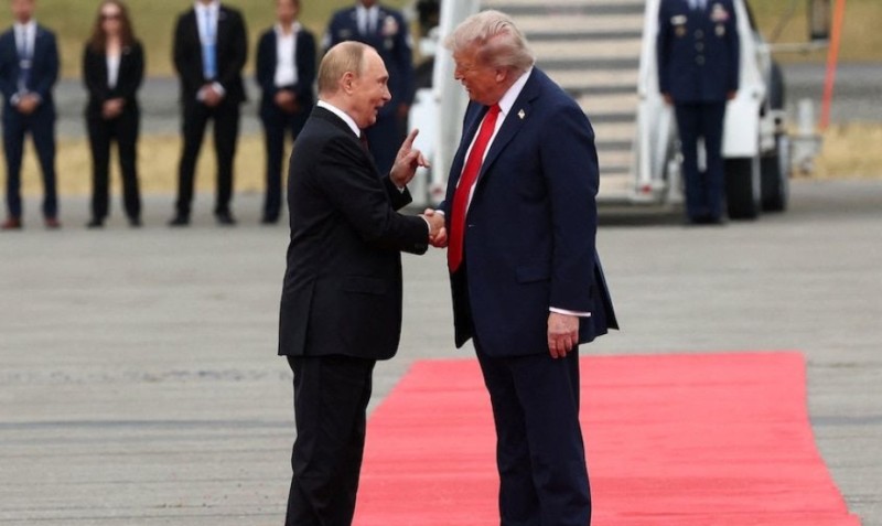 Putin Trampla hansı dildə DANIŞIB?