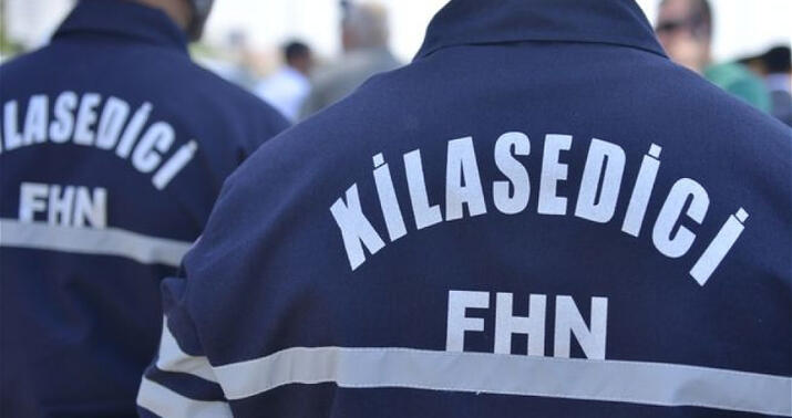FHN əməkdaşları yük maşınında sıxılı qalan 2 nəfəri xilas etdi