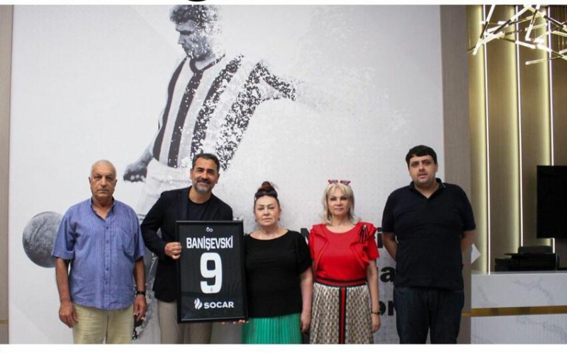 Anatoli Banişevskinin ailəsi “Neftçi”nin qonağı oldu