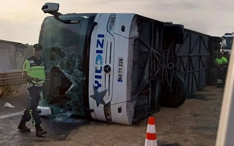 İstanbulda avtobusun aşması nəticəsində ölənlərin sayı artıb - YENİLƏNİB
