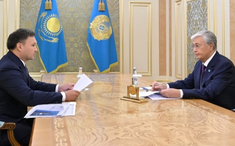 Tokayev “KazMunayQaz”ın rəhbəri ilə əlavə neft ixrac marşrutlarını müzakirə edib