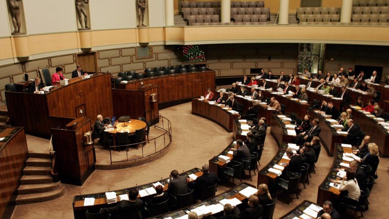 Finlandiyada deputat parlament binasında intihar etdi