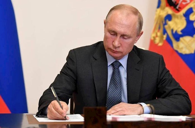 Putin onu səfir vəzifəsindən azad etdi - FOTO