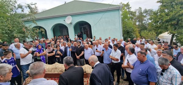 Məmməd İsmayılın nəşi üzərində Ruhani çalındı - VİDEO