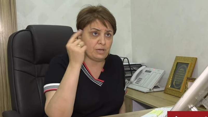İş masasına həbs qoyulan baş həkim vəzifəsindən gedib