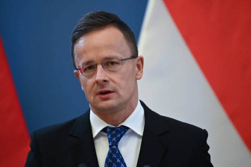 Ukrayna Macarıstana neft nəql edən kəməri yenə vurdu
